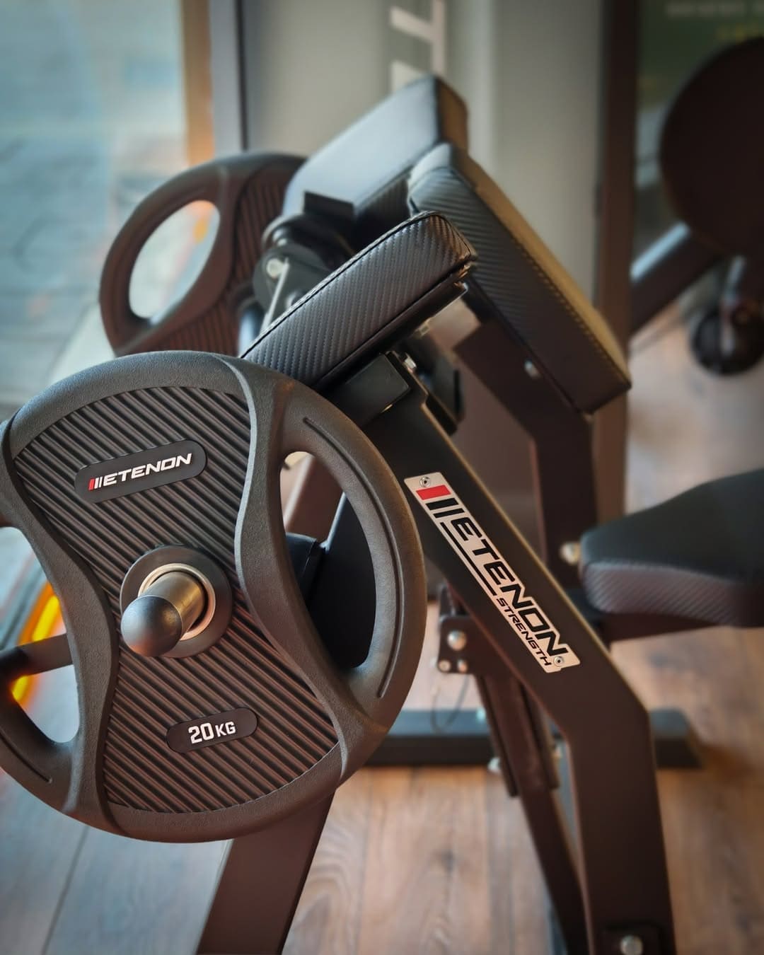 Orgullosos de ser parte de la familia ETENON En KROWN FITNESS apostamos siempre por la calidad, y por eso nuestro nuevo centro en Calle Alcalá 412 será un Centro Oficial ETENON (1) (2)