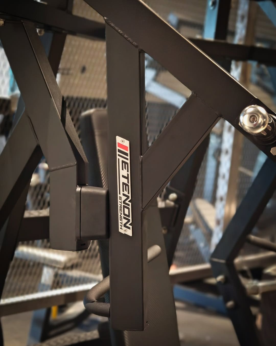 Orgullosos de ser parte de la familia ETENON En KROWN FITNESS apostamos siempre por la calidad, y por eso nuestro nuevo centro en Calle Alcalá 412 será un Centro Oficial ETENON